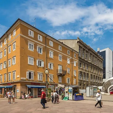 Juna Apartman